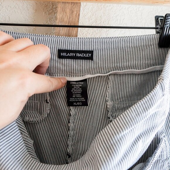 Hilary Radley Pull-On Shorts Women’s XL Hickory Stripe Stretch Casual - Picture 2 of 6